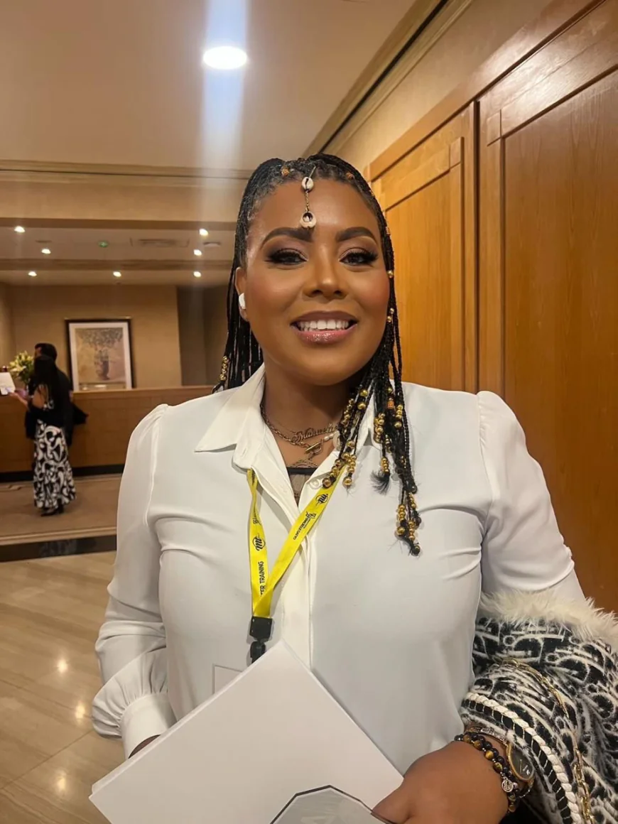 Manuela Tchifukos Recebe o Troféu Tesoura de Ouro em Portugal