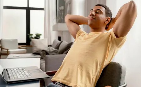 Meu chefe diz que quem trabalha em casa não deve tirar dias de folga por doença.