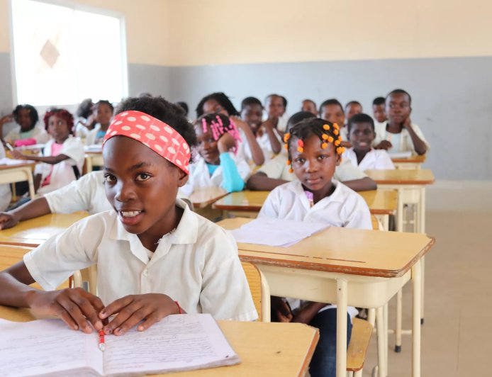 Governo disponibiliza 150 mil milhões de kwanzas às escolas para gestão local